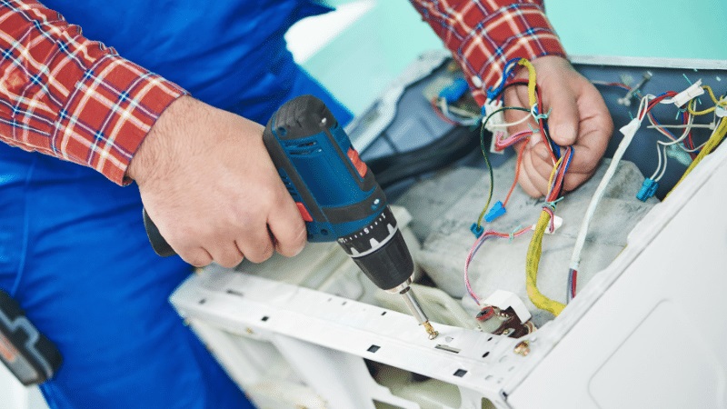 Akyazı Dominox Dominox çamaşır makinesi kart tamiri – Su almama arızası orijinal parça ile giderildi. - Teknik servis örneği